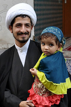 028-father-and-daughter-at-Shiraz-citadel-393x593.jpg