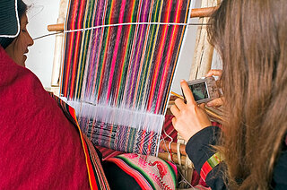 20101002_PICT0041-Weaving593x393.jpg