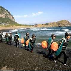 Haenyeo_Mermaid_Divers_of_Jeju.jpg