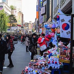 Insadong_Antique_Shop_Alley.jpg