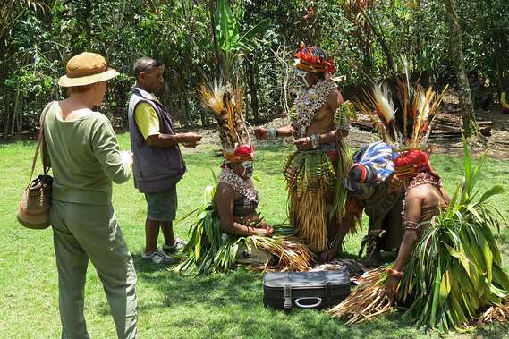 papua-new-guinea-dancers-getting-ready.jpg