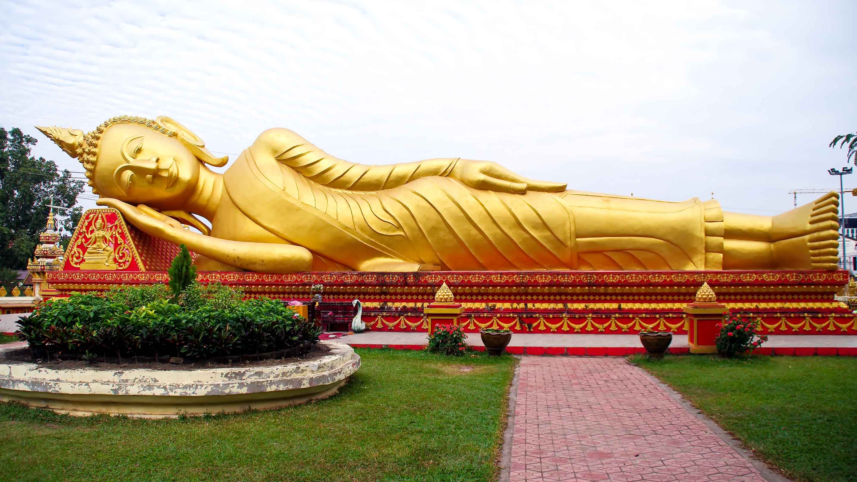 Giant golden statue in Vientiane, Laos