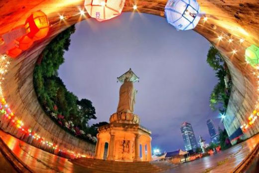 Consider an extension to see many more sites in Seoul