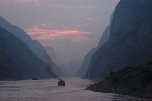 Dusk on the Yangtze (photo by A. Hitchcock)