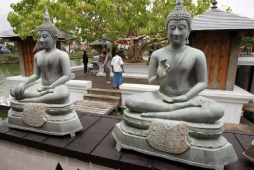 See temples and other sights in Colombo