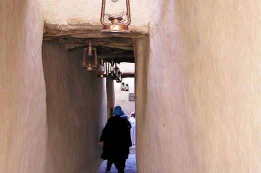 Explore the old town of al-'Ula