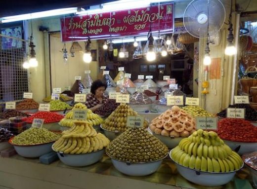 Explore the interesting fruit markets in Bangkok