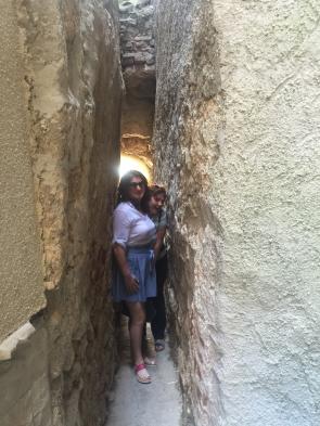 Exploring narrow passages