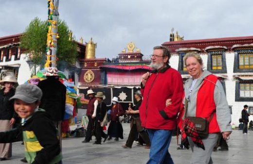 Stroll around the Jokhang Temple