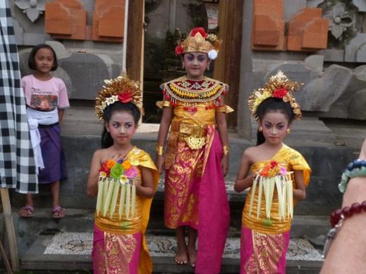 Dance customs of Bali