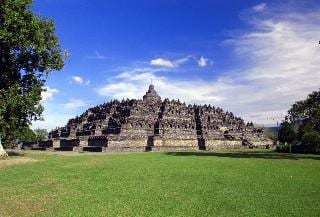 Explore the Borobudur complex