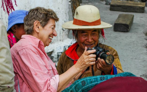 China traveler shares digital camera with local