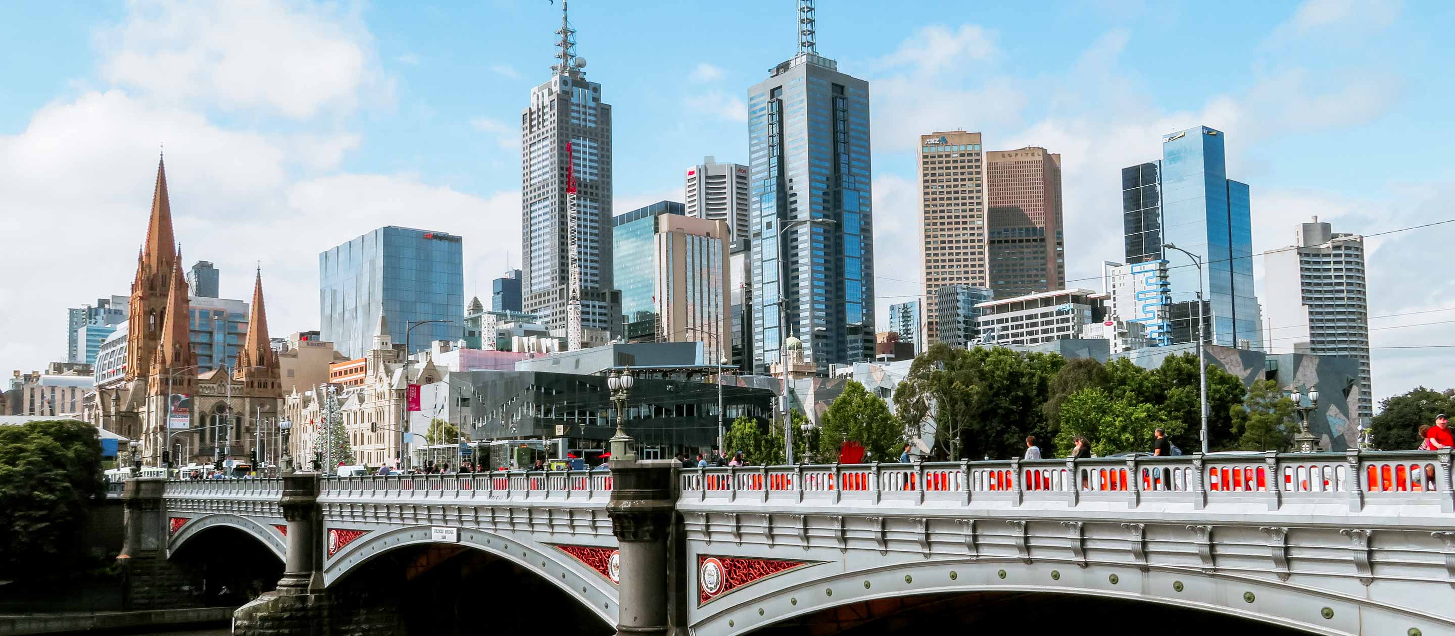 View past bridge of Melbourne, Australia skyline