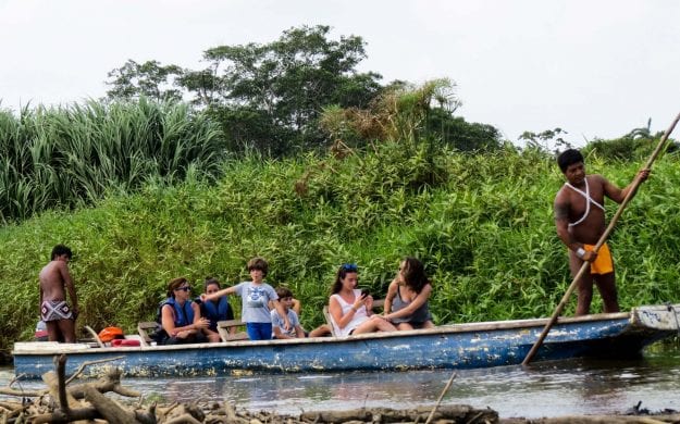 Family takes boat tour on Panama trip