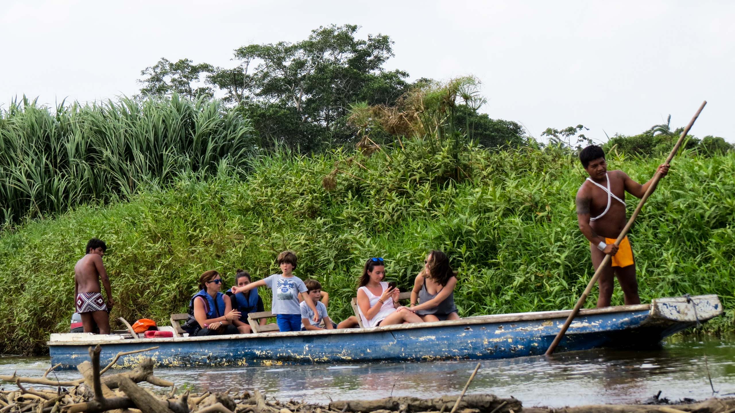 Family takes boat tour on Panama trip