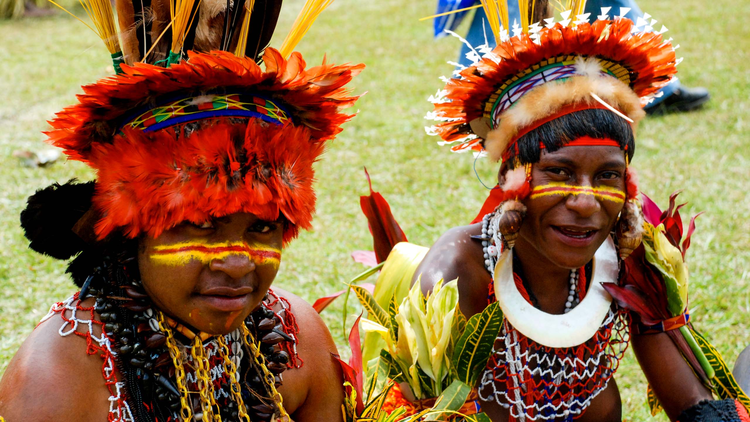 Native people dressed in Papua New Guinea traditional attire