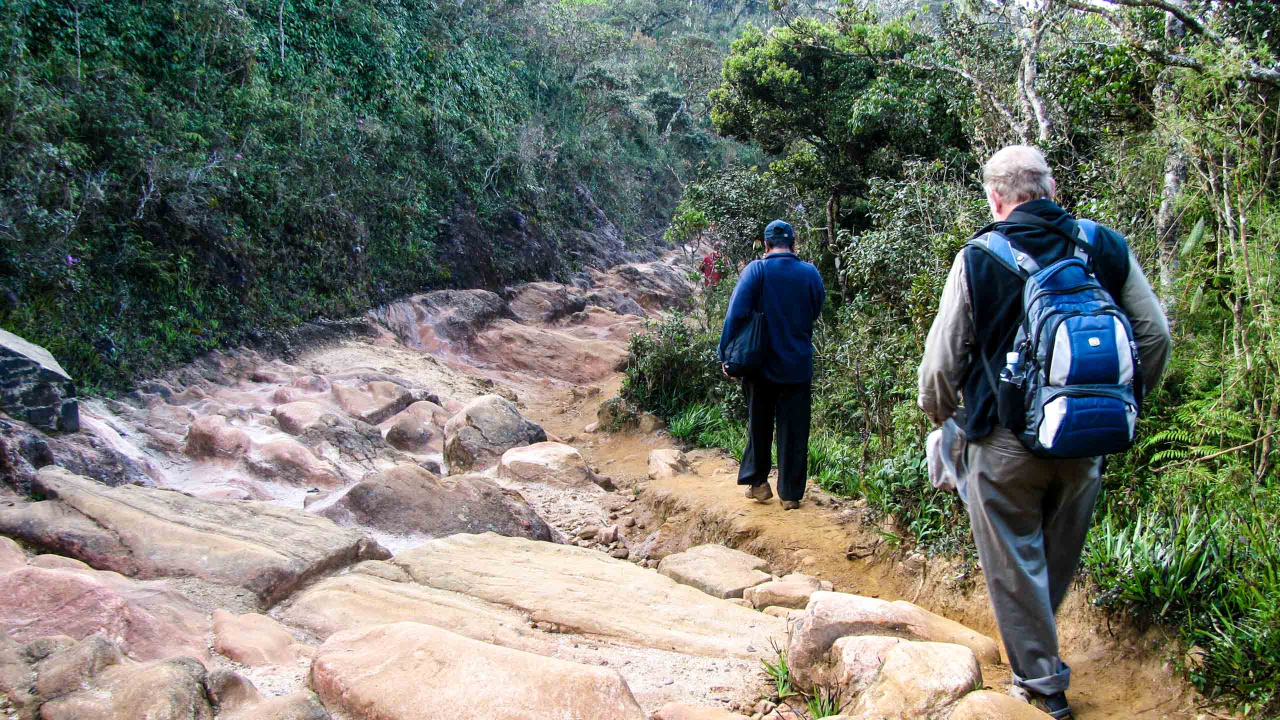 Hikers descend rocky Sri Lanka trail