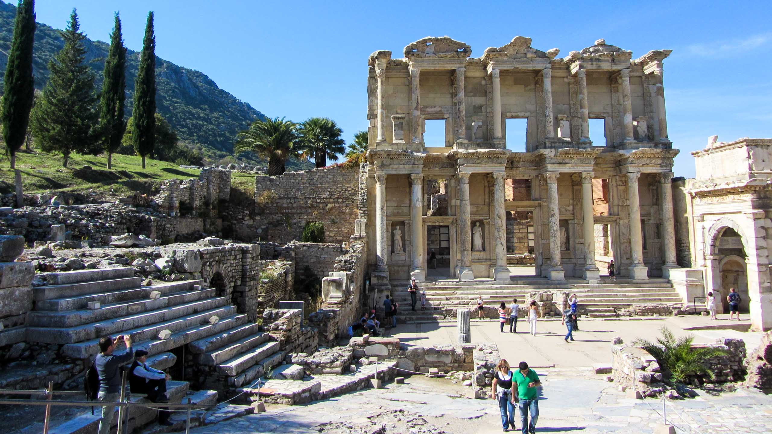 Travelers explore Turkey ruins