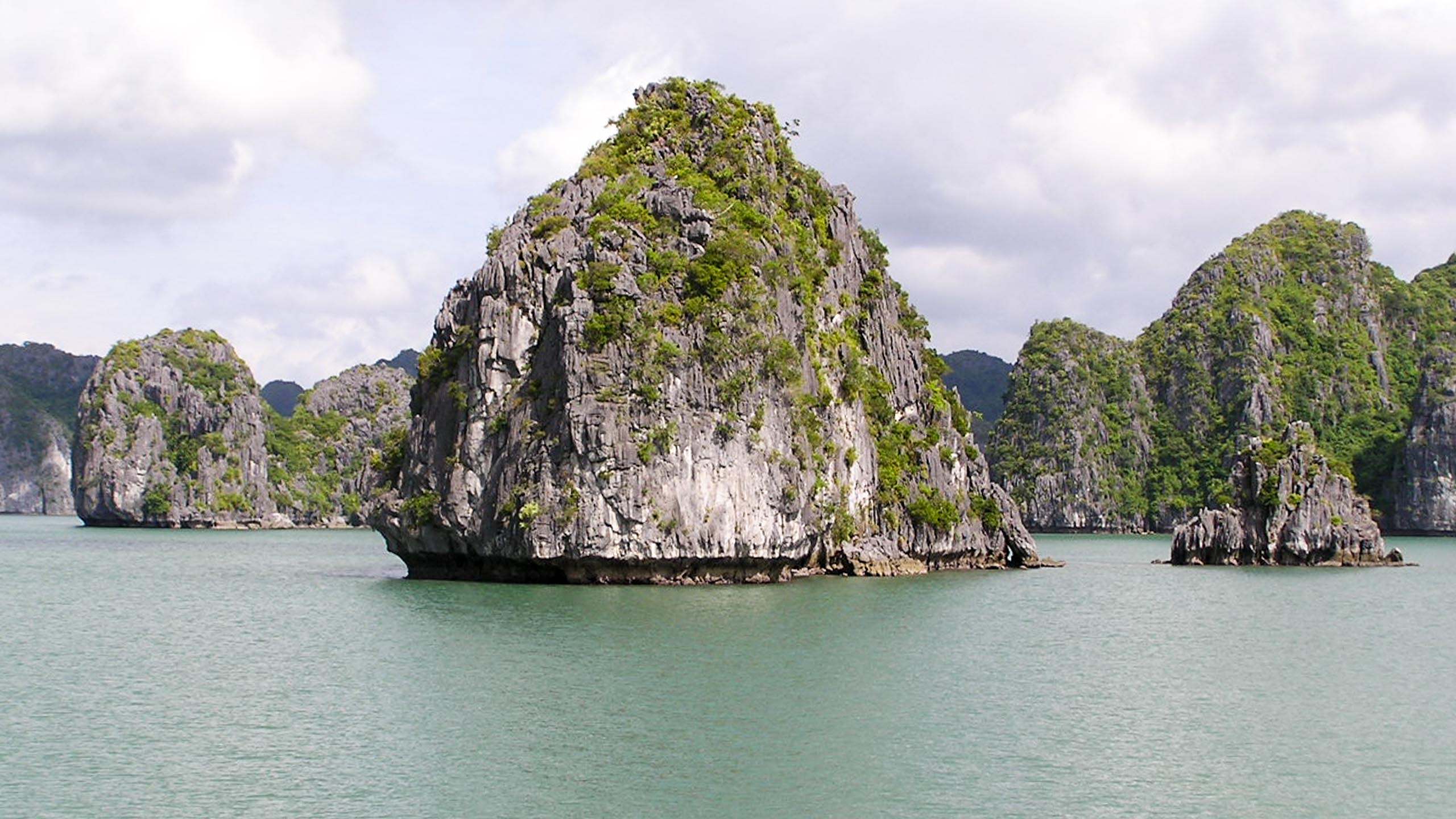Ha Long Bay Rock Island, Vietnam