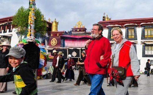 Stroll around the Jokhang Temple