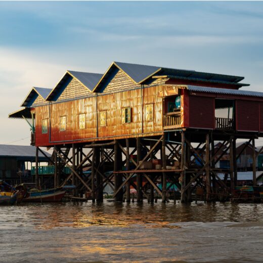 kompong-khleang-floating-village-in-cambodia.