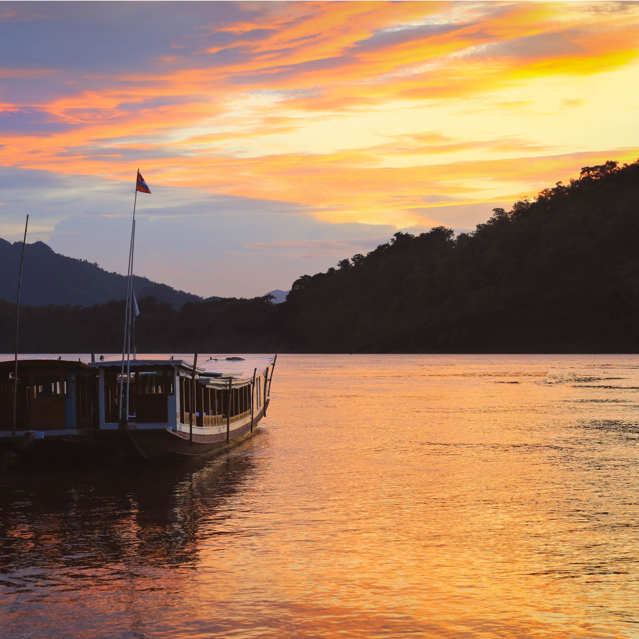 boats-on-mekong-river-in-luang-prabang-laos